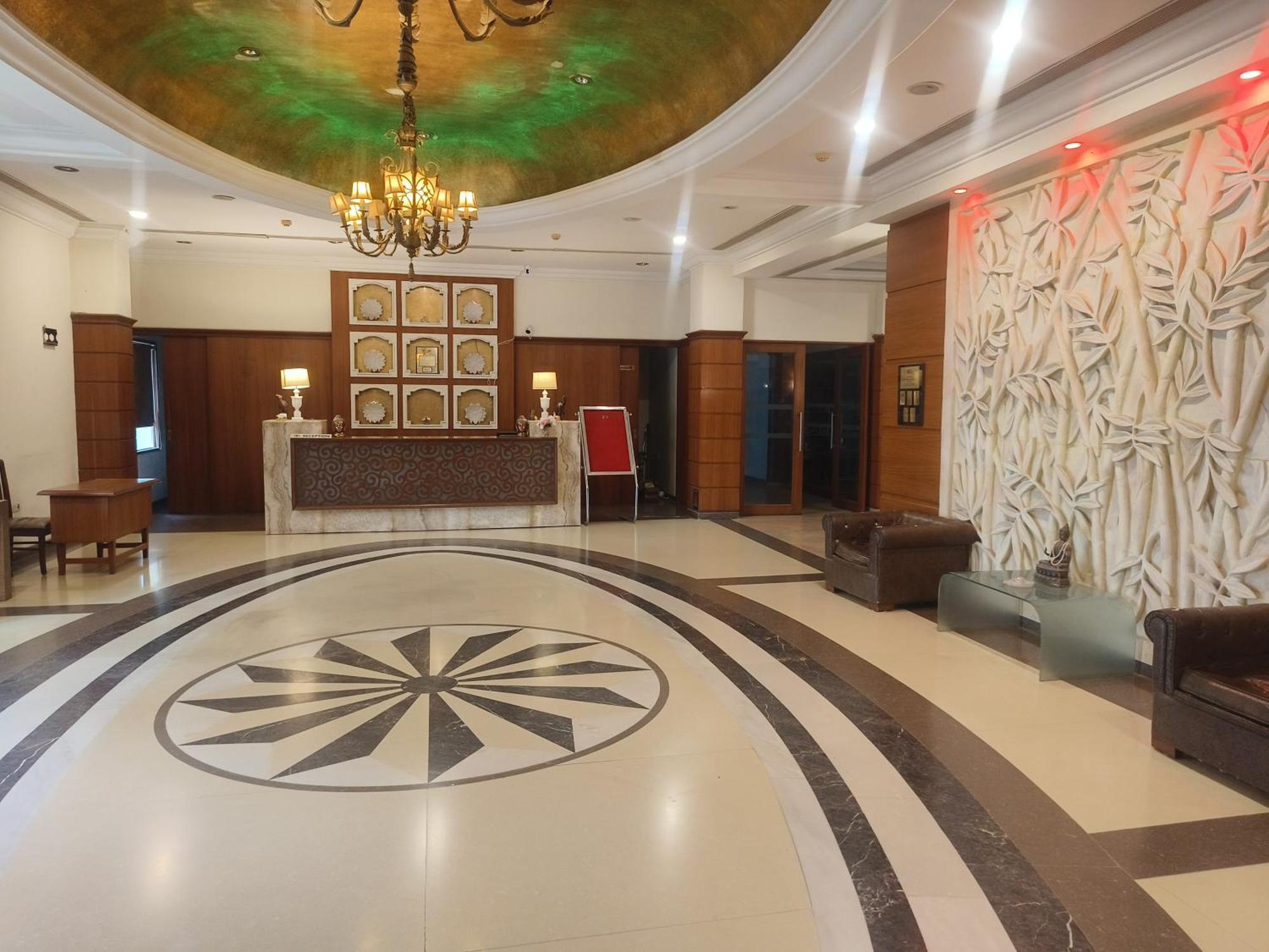 Hotel The Sky Imperial, Udajpur Zewnętrze zdjęcie