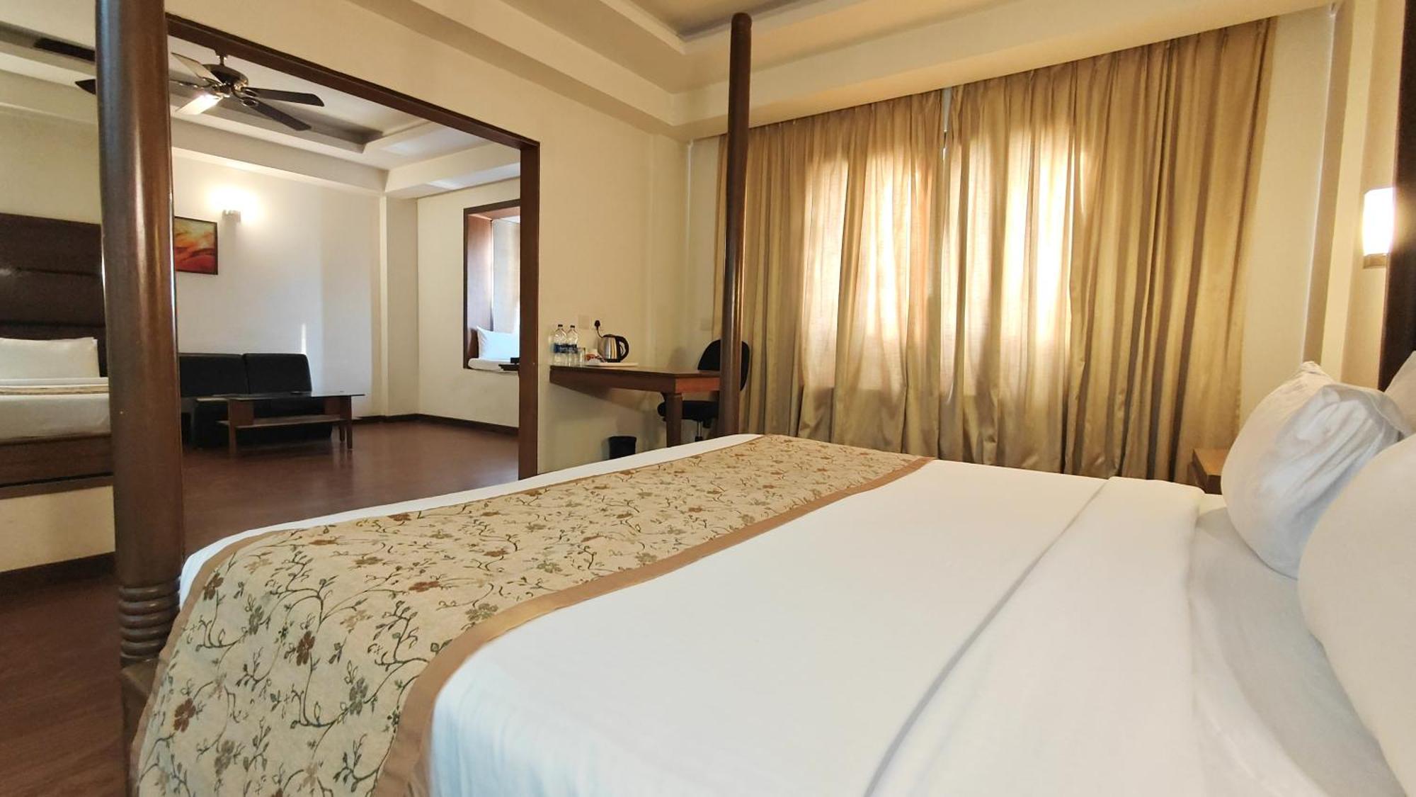 Hotel The Sky Imperial, Udajpur Zewnętrze zdjęcie
