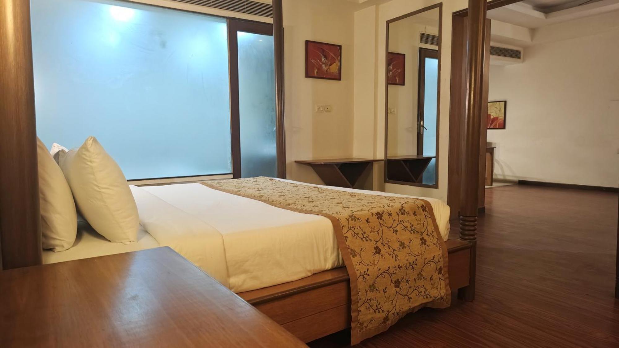 Hotel The Sky Imperial, Udajpur Zewnętrze zdjęcie