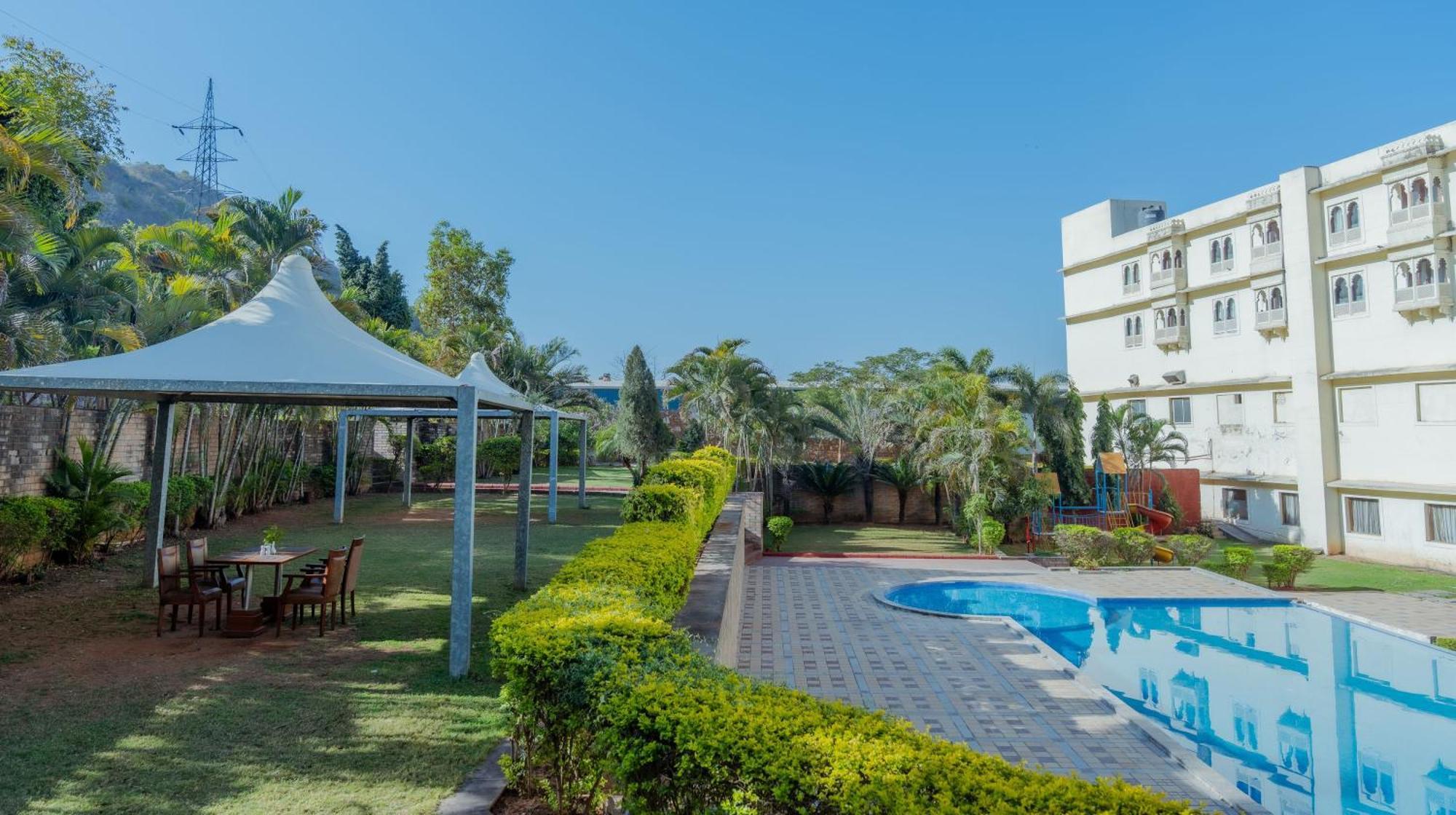 Hotel The Sky Imperial, Udajpur Zewnętrze zdjęcie