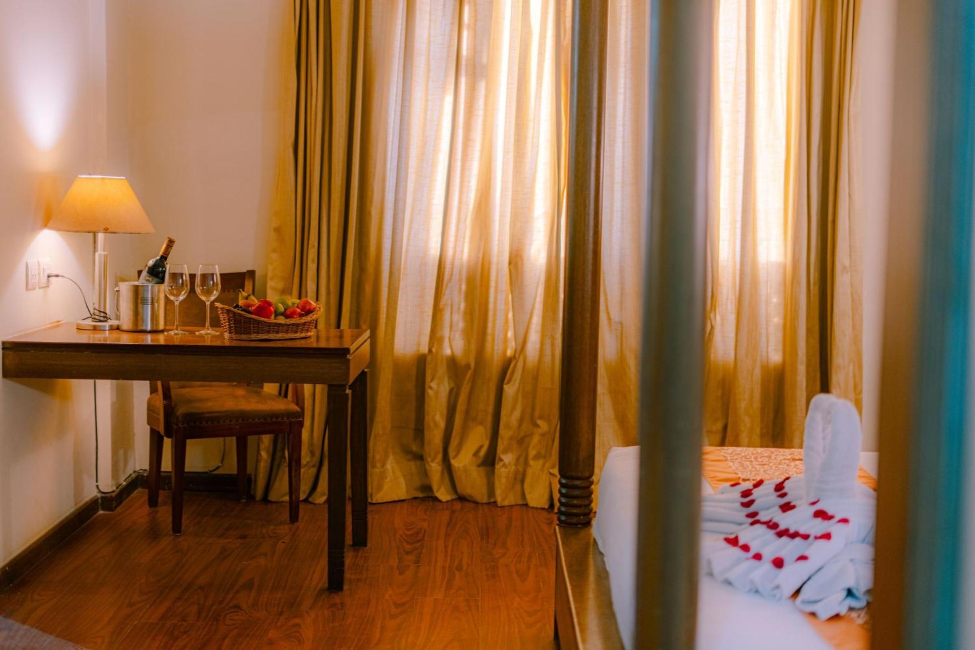 Hotel The Sky Imperial, Udajpur Zewnętrze zdjęcie