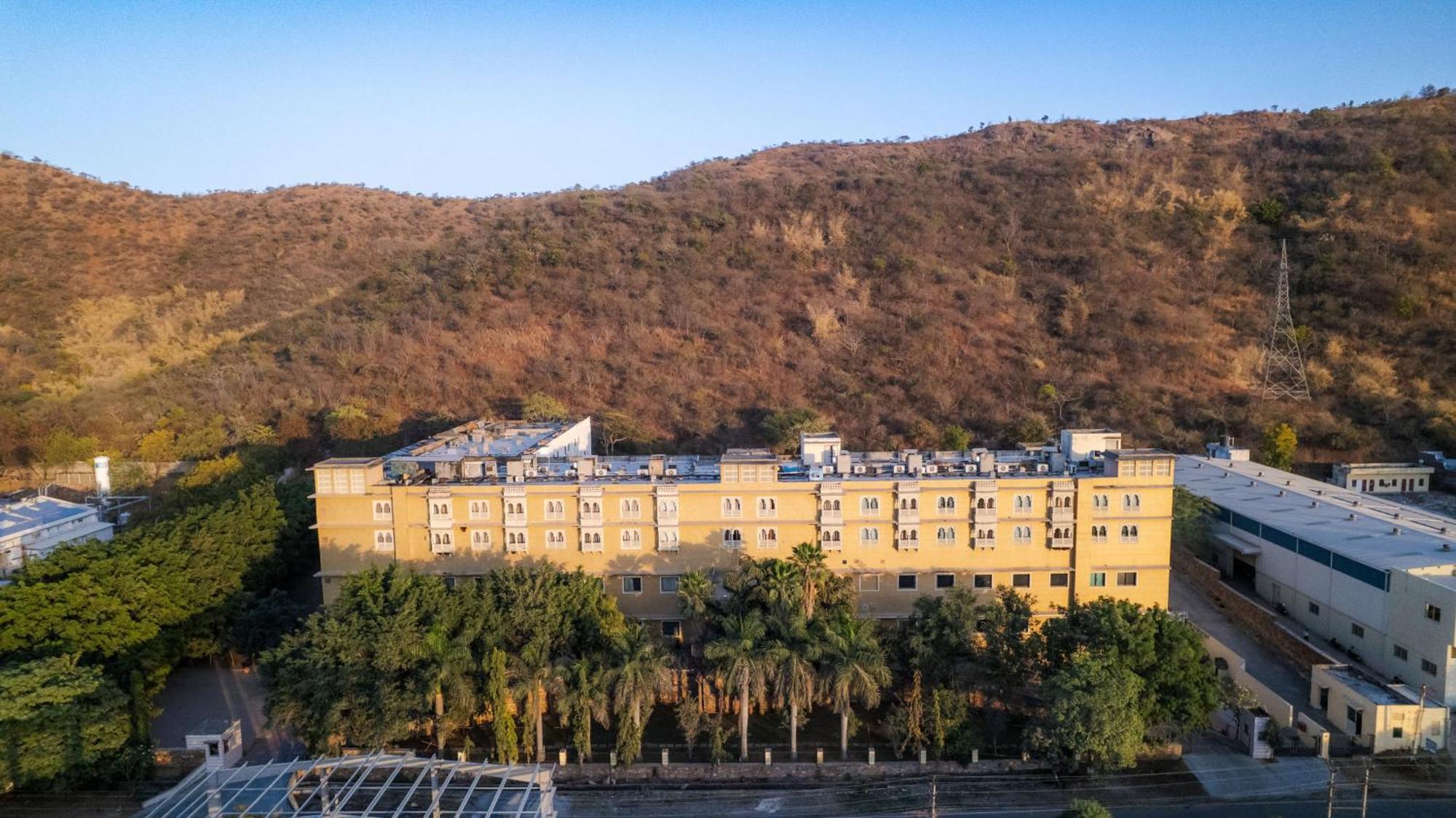 Hotel The Sky Imperial, Udajpur Zewnętrze zdjęcie