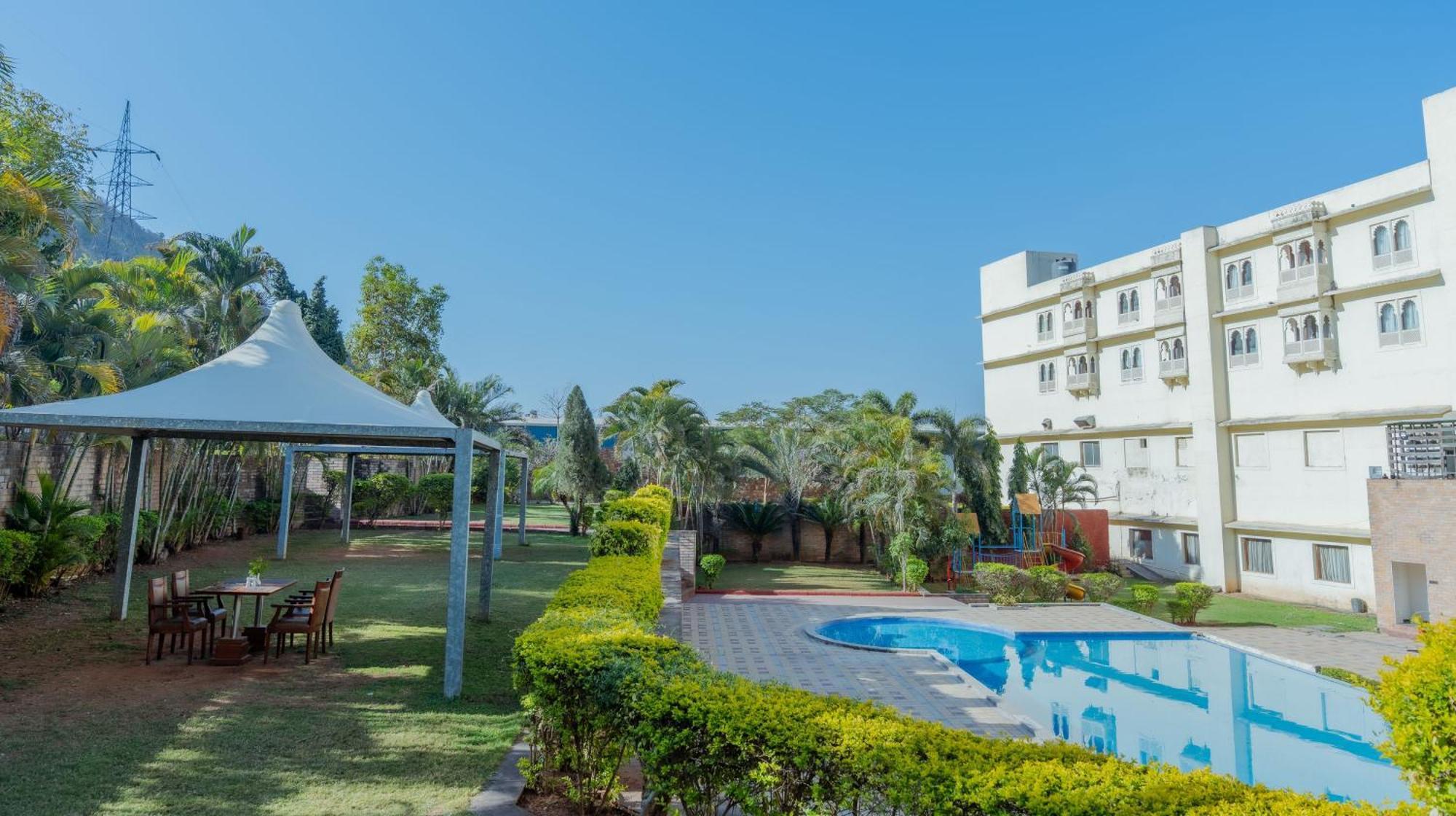 Hotel The Sky Imperial, Udajpur Zewnętrze zdjęcie