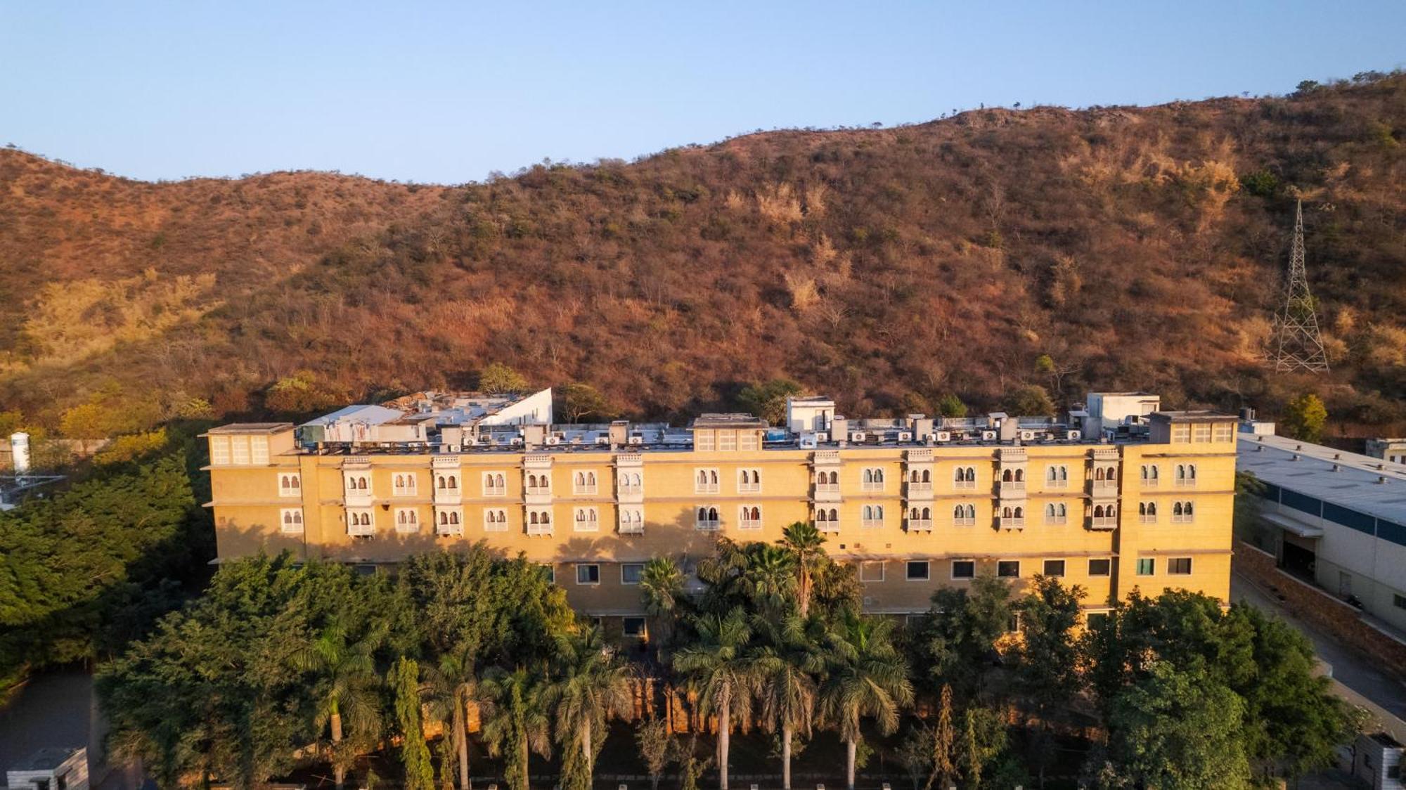 Hotel The Sky Imperial, Udajpur Zewnętrze zdjęcie