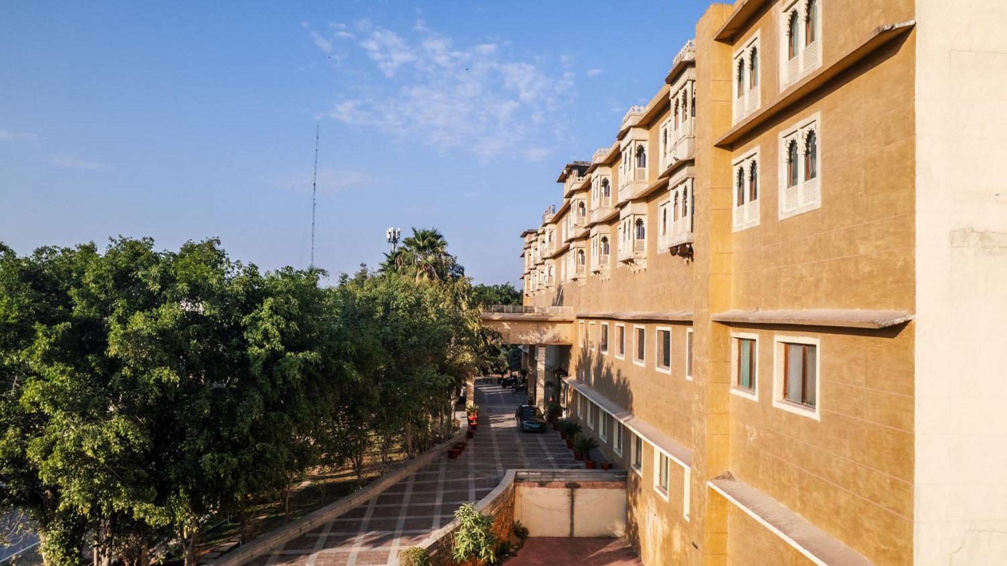 Hotel The Sky Imperial, Udajpur Zewnętrze zdjęcie