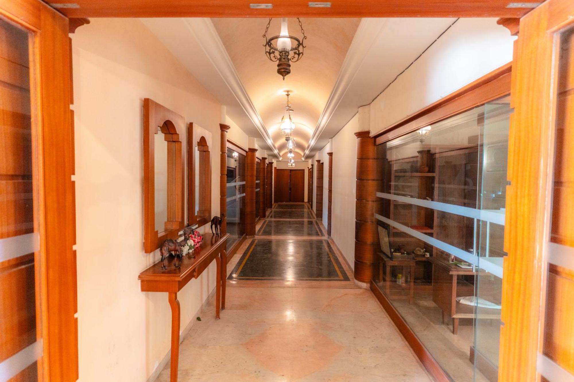 Hotel The Sky Imperial, Udajpur Zewnętrze zdjęcie