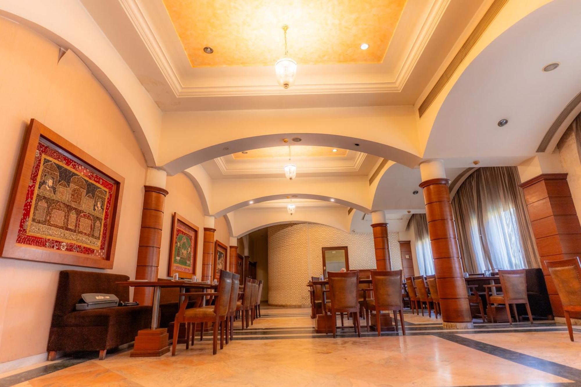 Hotel The Sky Imperial, Udajpur Zewnętrze zdjęcie