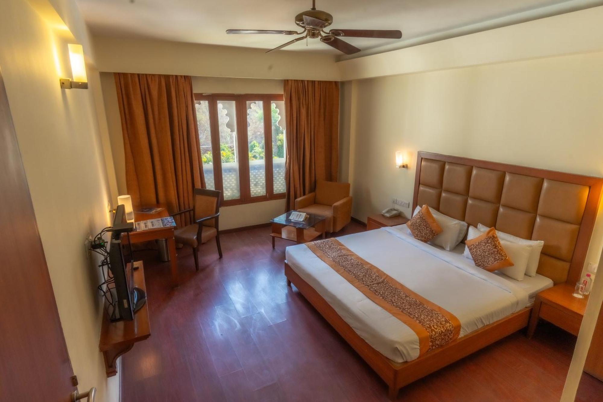 Hotel The Sky Imperial, Udajpur Zewnętrze zdjęcie
