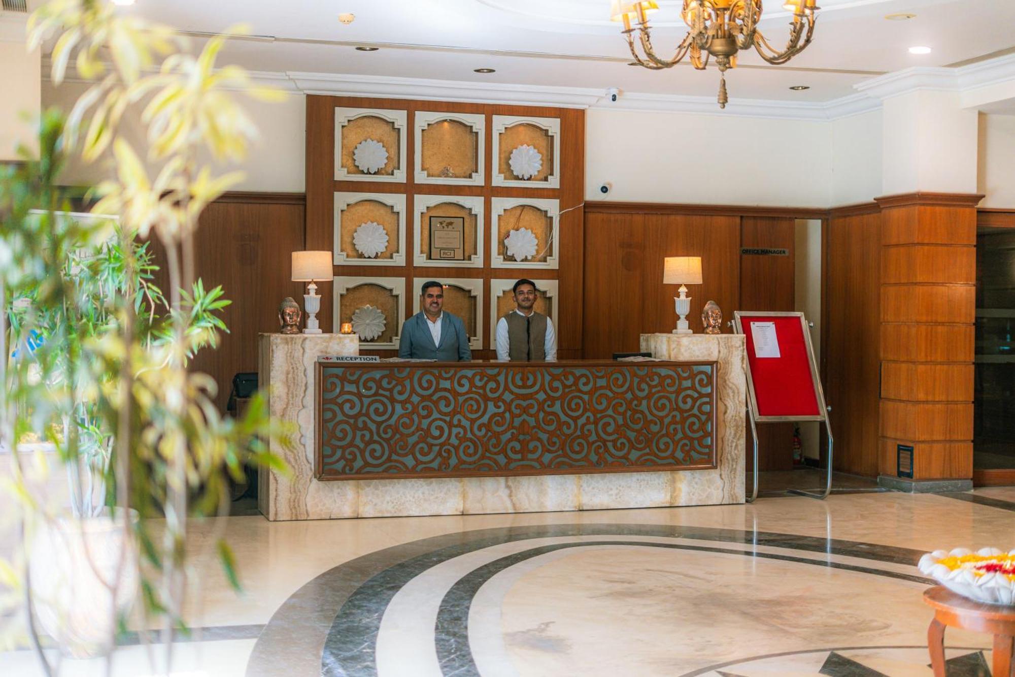 Hotel The Sky Imperial, Udajpur Zewnętrze zdjęcie