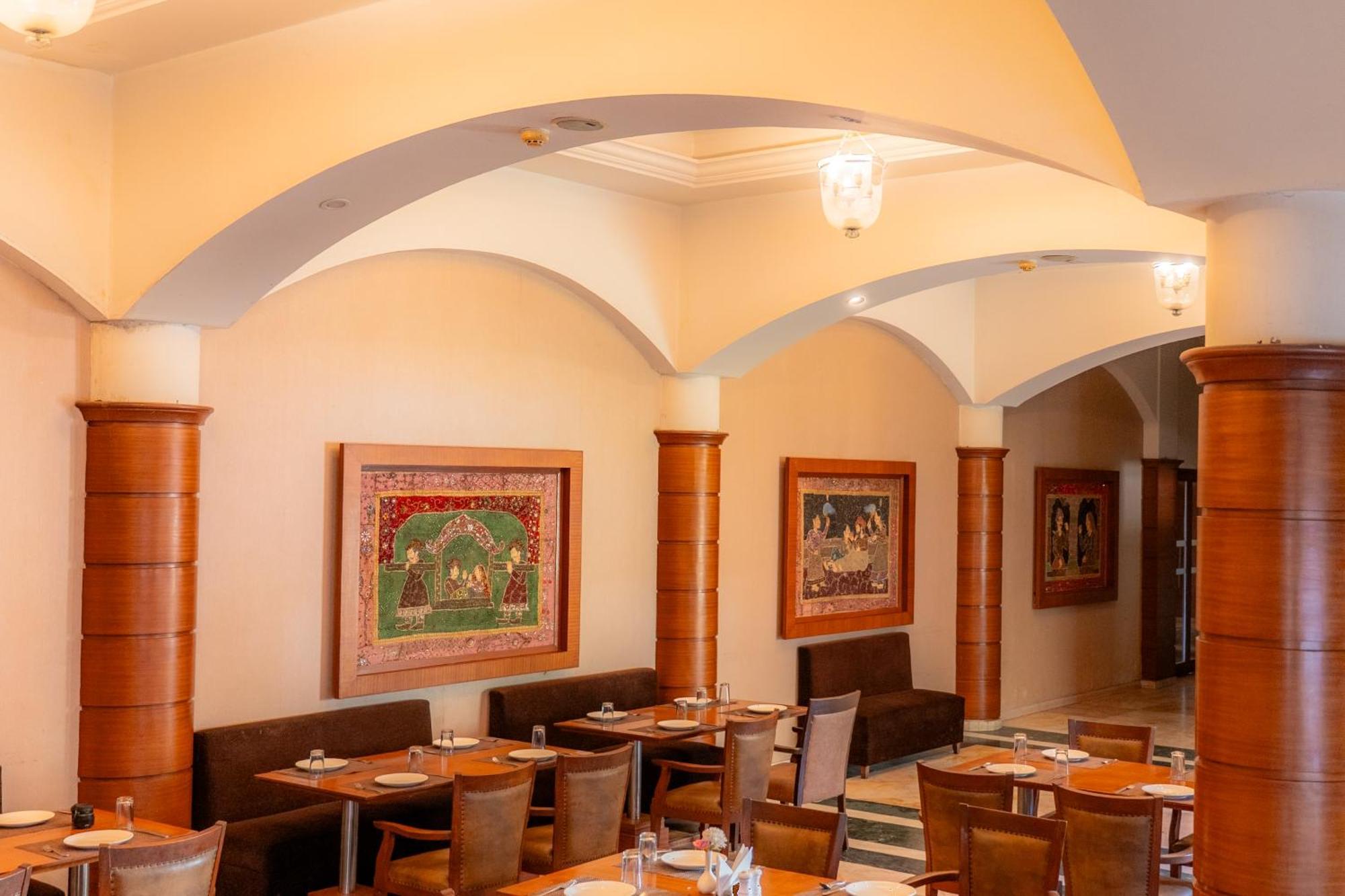 Hotel The Sky Imperial, Udajpur Zewnętrze zdjęcie