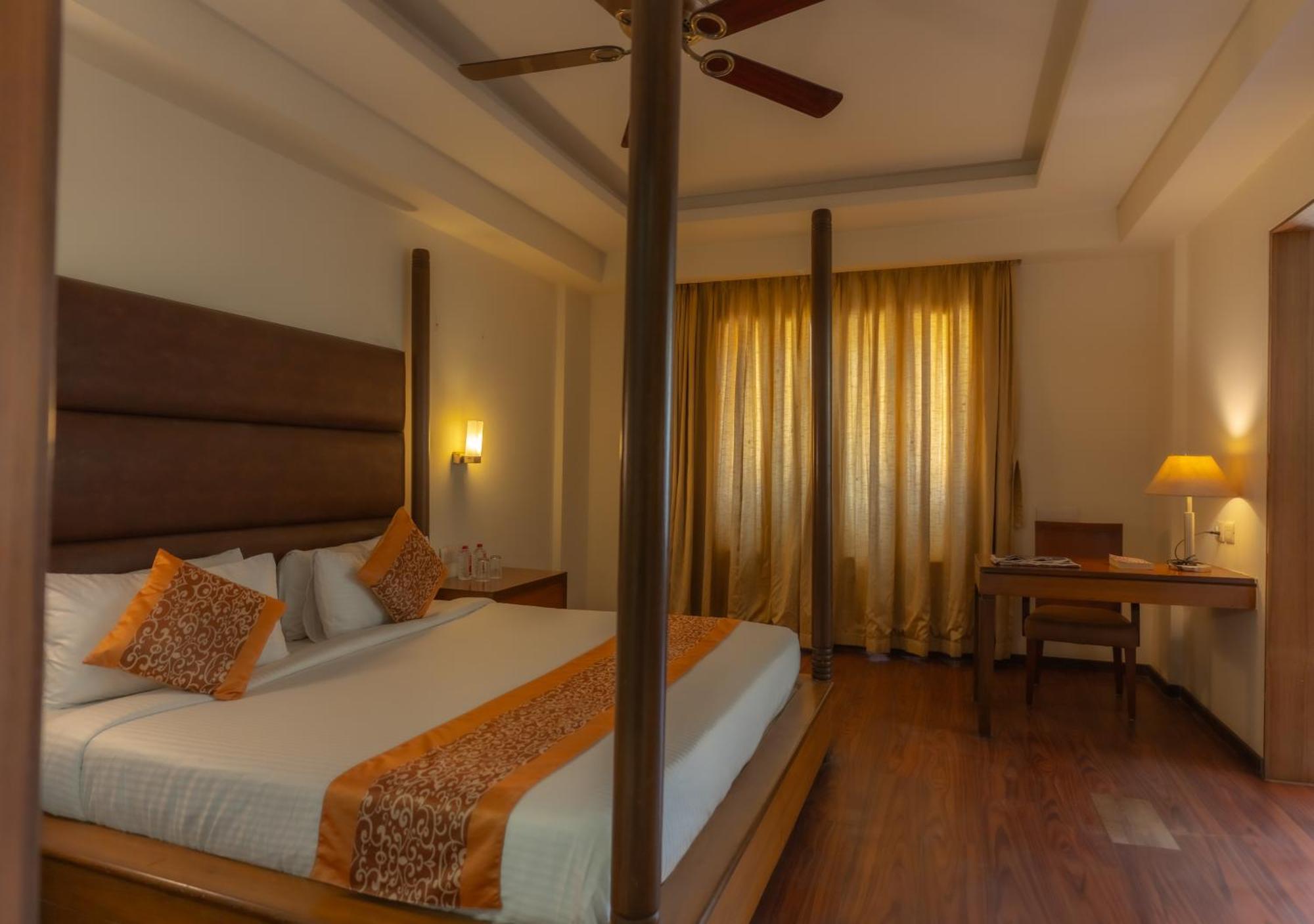Hotel The Sky Imperial, Udajpur Zewnętrze zdjęcie